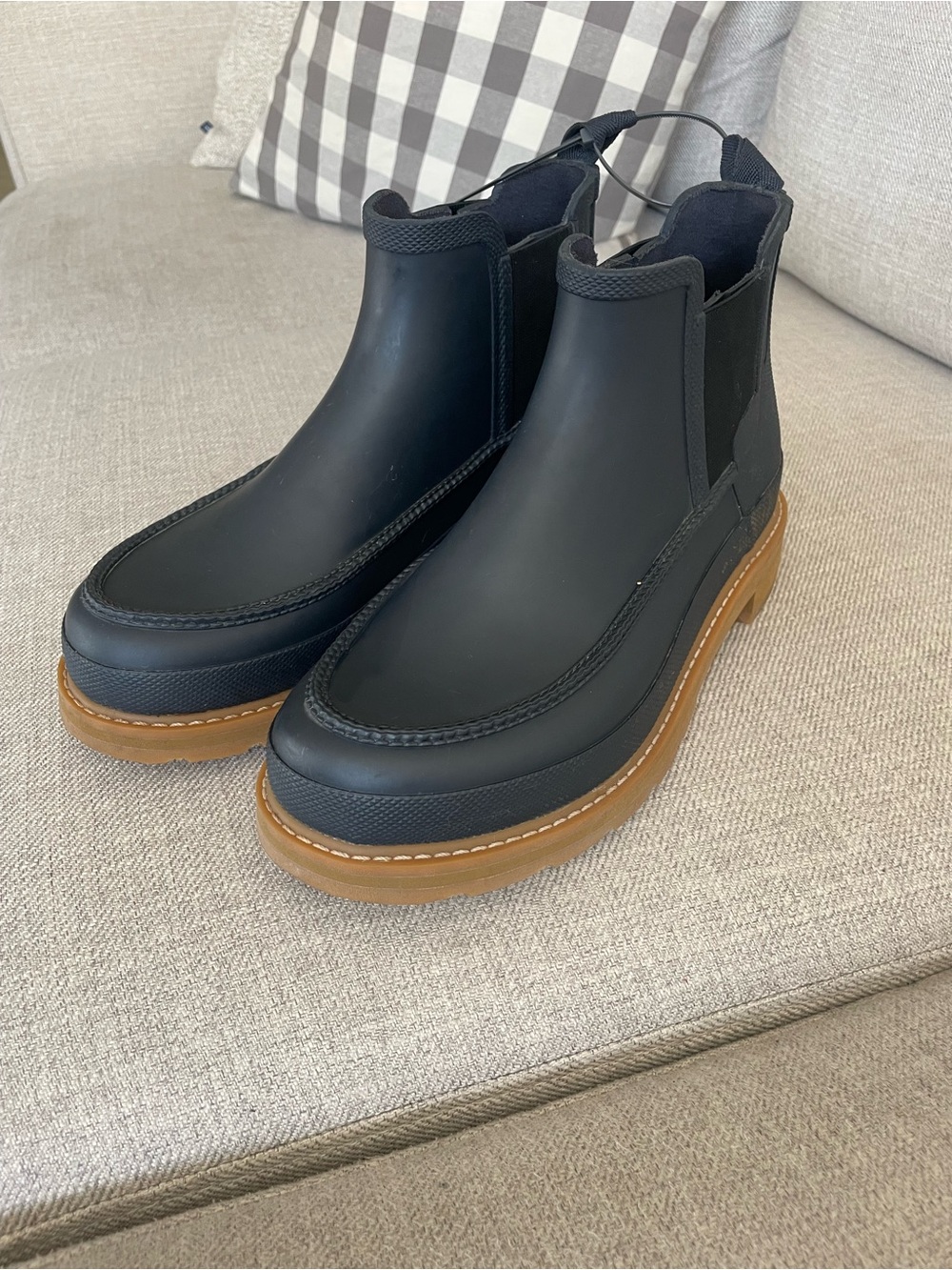 Men's Hunter Black Chelsea Boots with Tan Sole